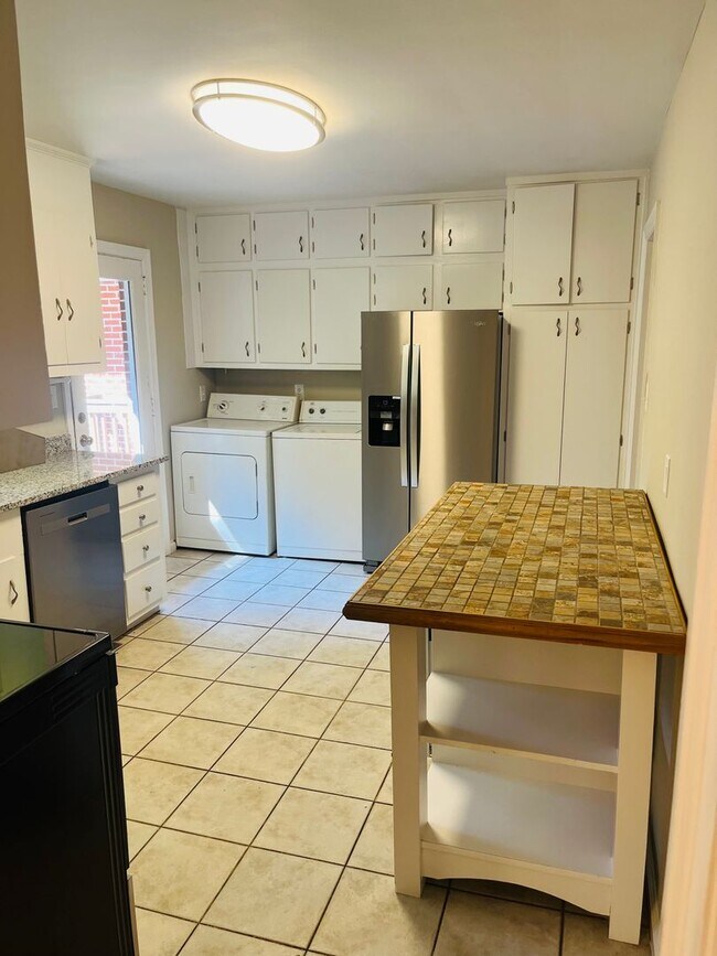Foto del edificio - 3 Bedroom Gem on Hardin Dr. off South UGA Campus!