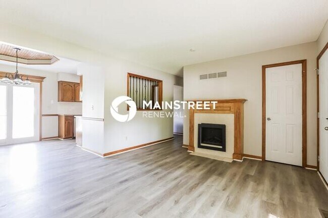 Foto del edificio - 3 Bedroom Pet-Friendly Home in LEES SUMMIT, MO with Main Street Renewal