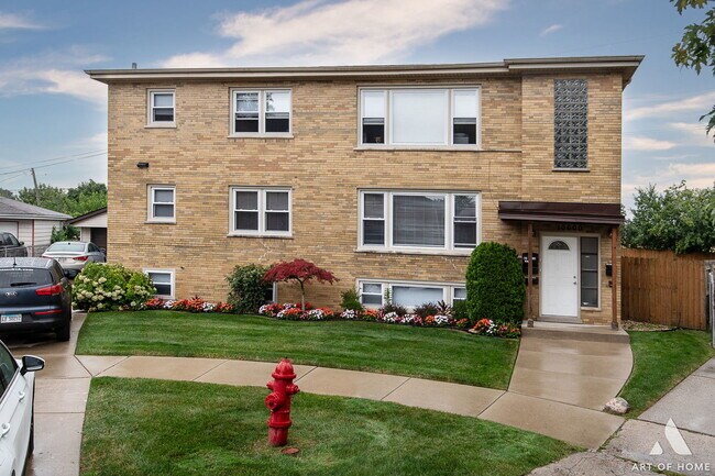 Building Photo - 10600 Mayfield Ave