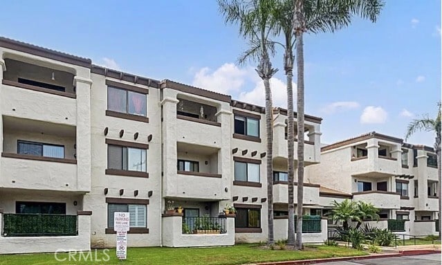 Building Photo - 3830 Avenida Del Presidente