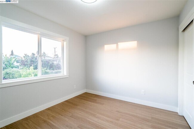 Bedroom - 3755 39th Ave