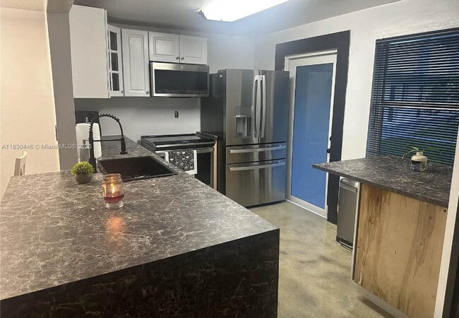 Foto del edificio - 1701 NE 191st St