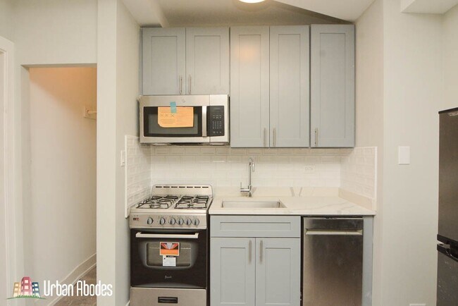 Foto del edificio - 515 W Belmont Ave