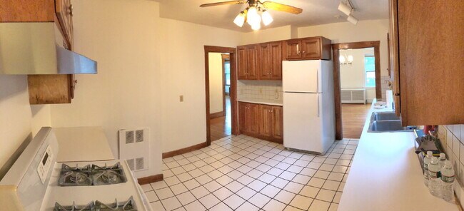 Building Photo - Charming 3-Bedroom Haven in prime Milton neighborhood!