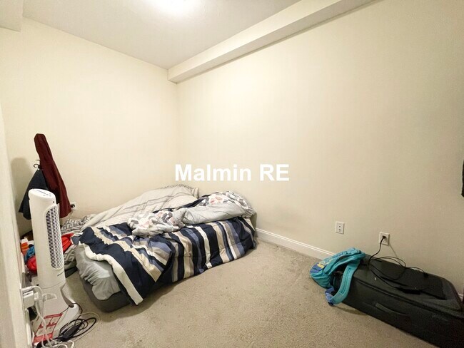 Building Photo - 75 Amory St