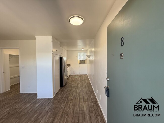 Foto del edificio - 15634 Leadwell St