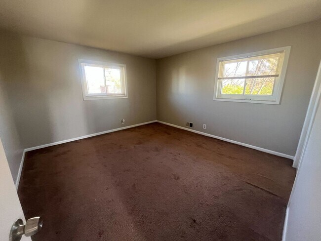 Building Photo - 6051 Laurel Hall Dr