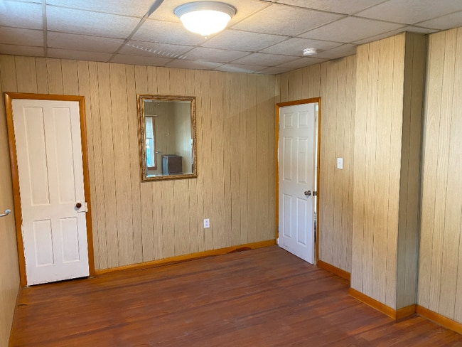 Building Photo - 605 Larch St