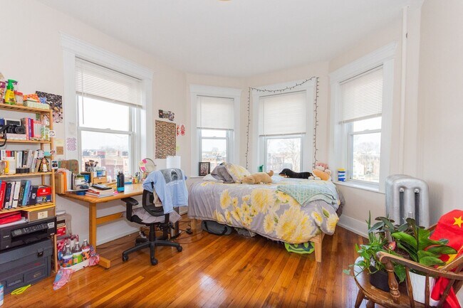 Foto del edificio - Gorgeous new four bedroom, Stainless steel kitchen, granite counter tops.