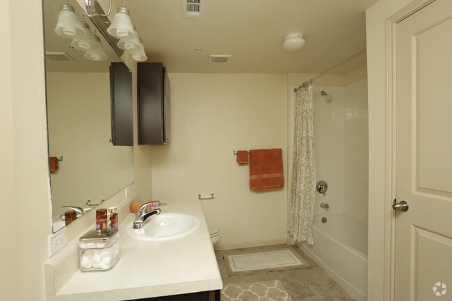 Interior Photo - Paseo Pointe