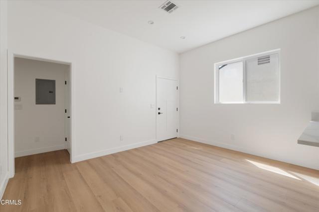 Foto del edificio - 10558 Encino Ave