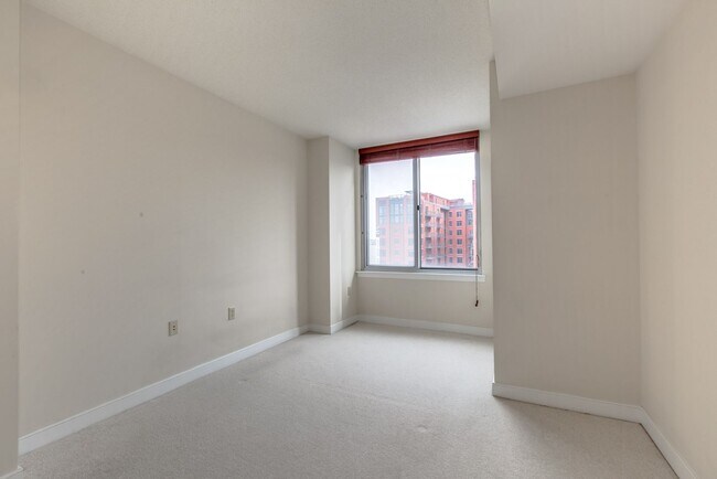 Photo - Centrally Located 1BD/1BA w Parking Chinat... Apartment