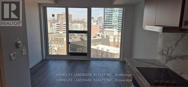 Building Photo - 771 Yonge St