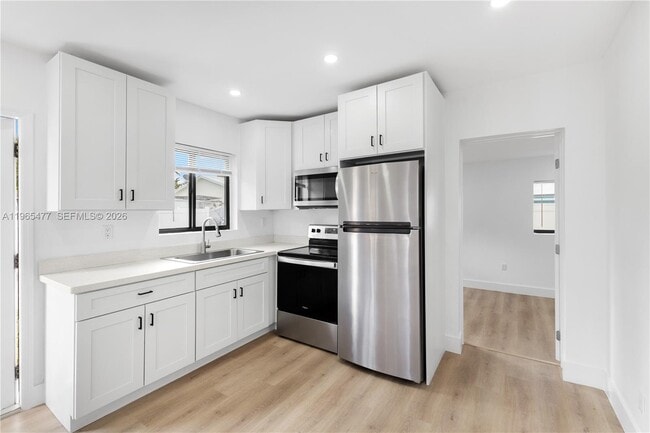 Building Photo - 1918 Taft St