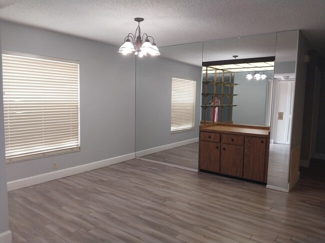Building Photo - 3962 Basswood Dr