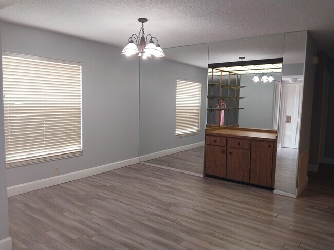 Foto del edificio - 3962 Basswood Dr