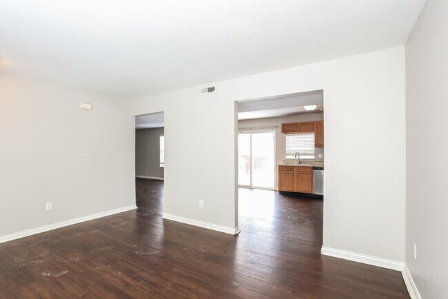 Foto del edificio - 2718 Rothe Ln