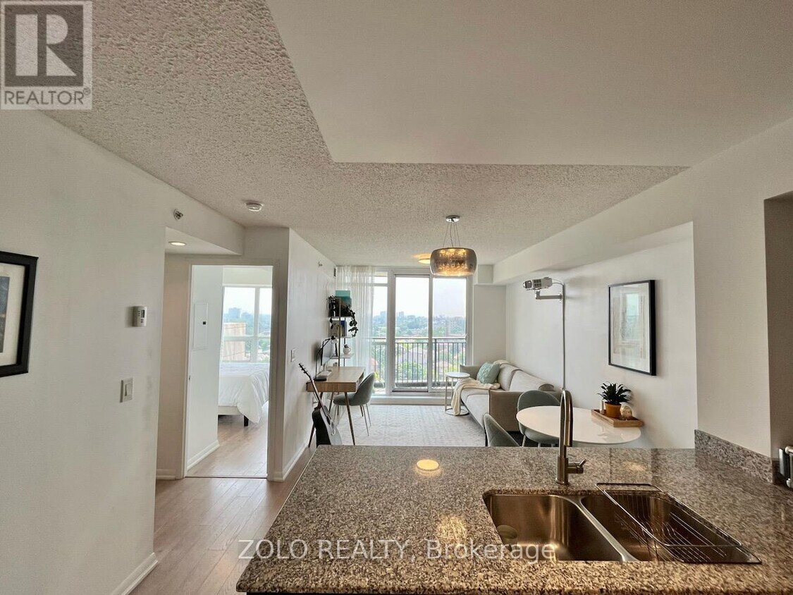Photo principale - 800-800 Lawrence Ave W