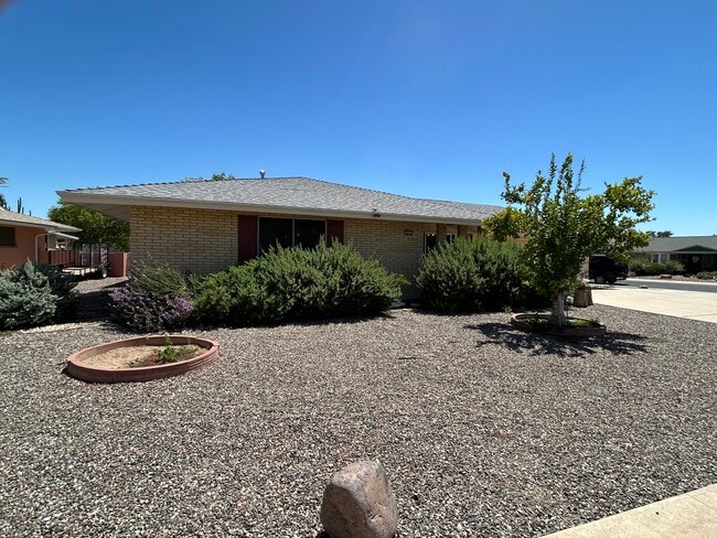 Building Photo - 10615 W Cheryl Dr