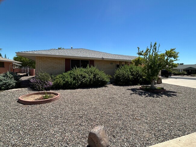Foto del edificio - 10615 W Cheryl Dr