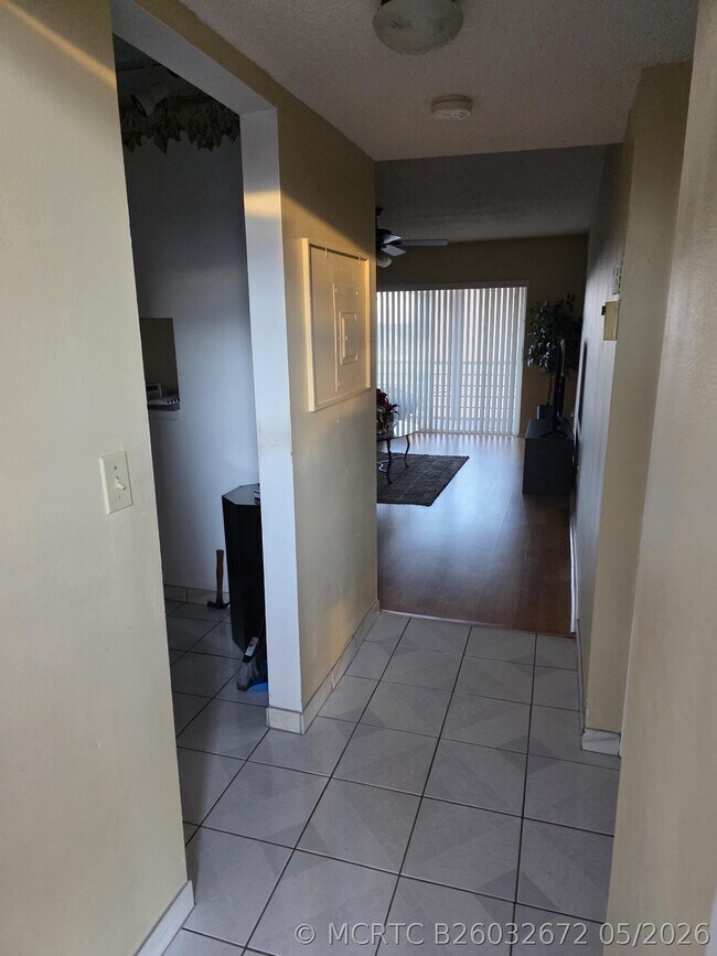 Foto del edificio - 3048 Sunrise Lakes Dr E