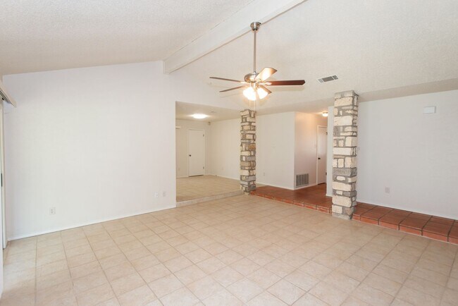 Foto del edificio - Charming 3/2 in South Austin at 290 and the Y in Oak Hill