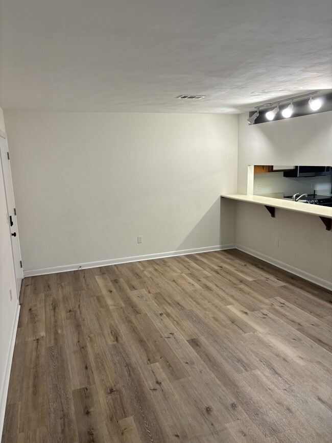 Building Photo - 1207 University Ter