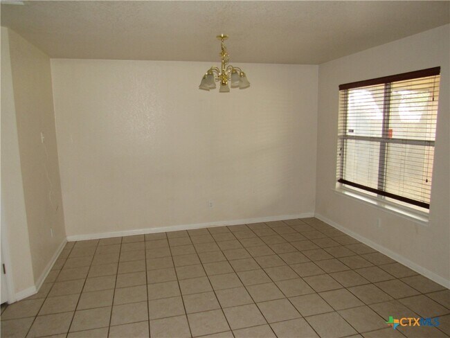 Foto del edificio - 6006 Sulfur Spring Dr