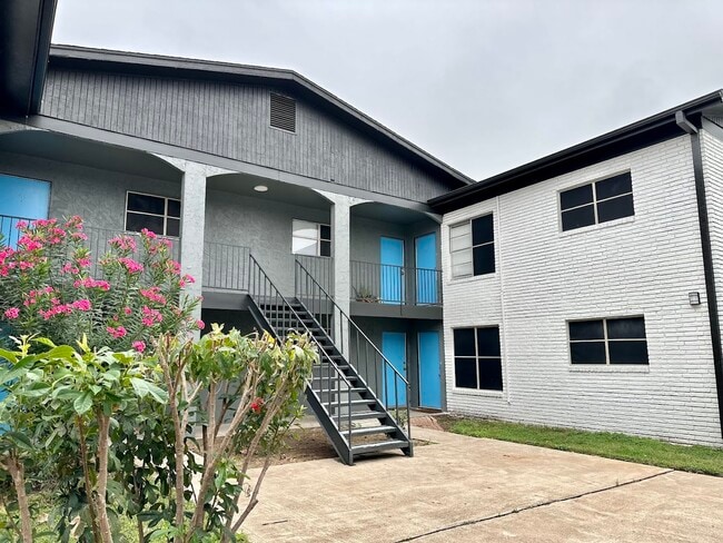 Building Photo - The Monark Apartments