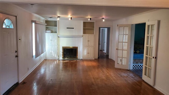 Building Photo - 9108 E Lake Highlands Dr