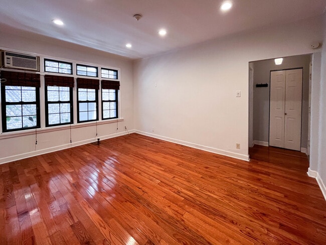 Foto del edificio - 1127 W Farwell Ave