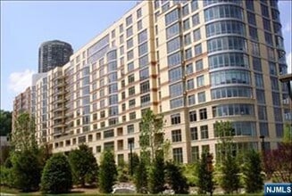 Building Photo - 8100 River