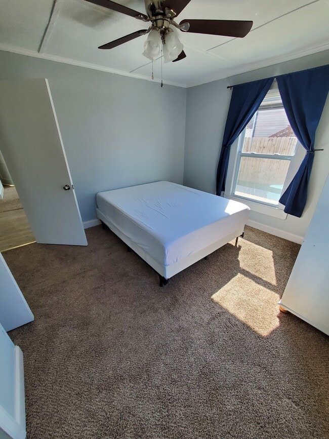 Building Photo - 607 Hillside St