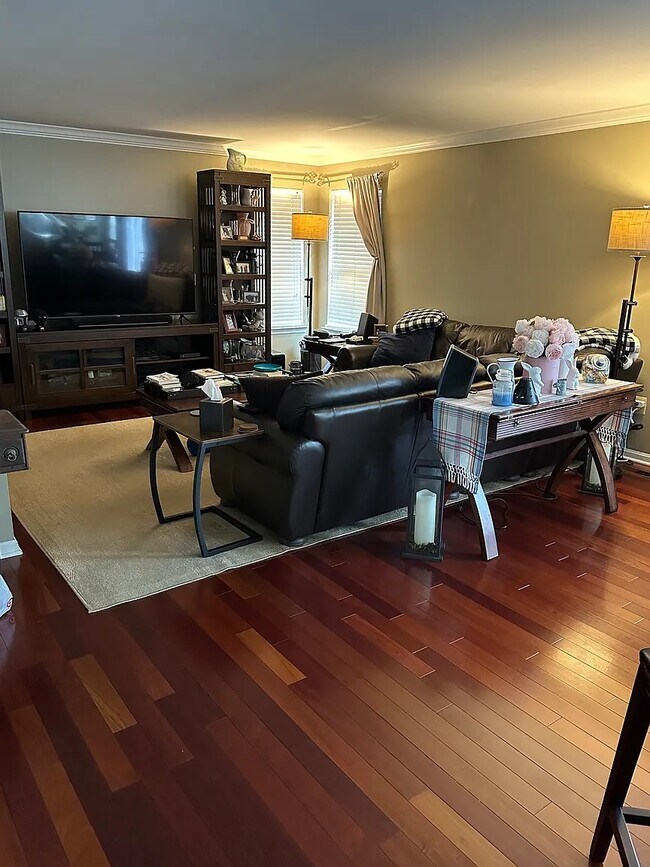 Foto del edificio - 499 Pitt Ct