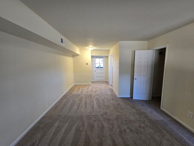 Building Photo - 5211 Collindale Rd