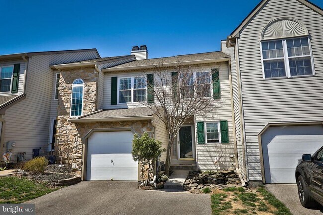 Building Photo - 45 Bristol Ct