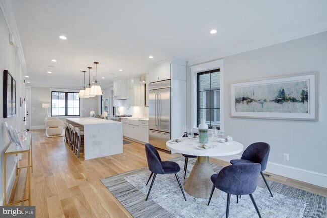 Foto del edificio - 607 N Alfred St