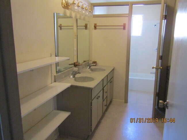 Foto del edificio - Beautiful 3 Bedroom/2 Bathroom Home Located off Elks