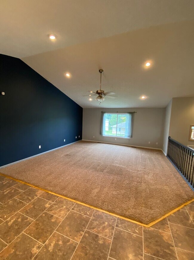 Foto del edificio - Updated, 4 Bedroom, Split Level Home