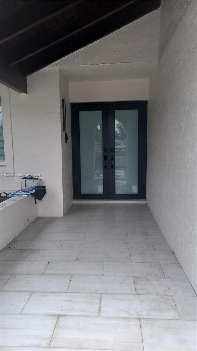 Building Photo - 525 NW 136th Ct