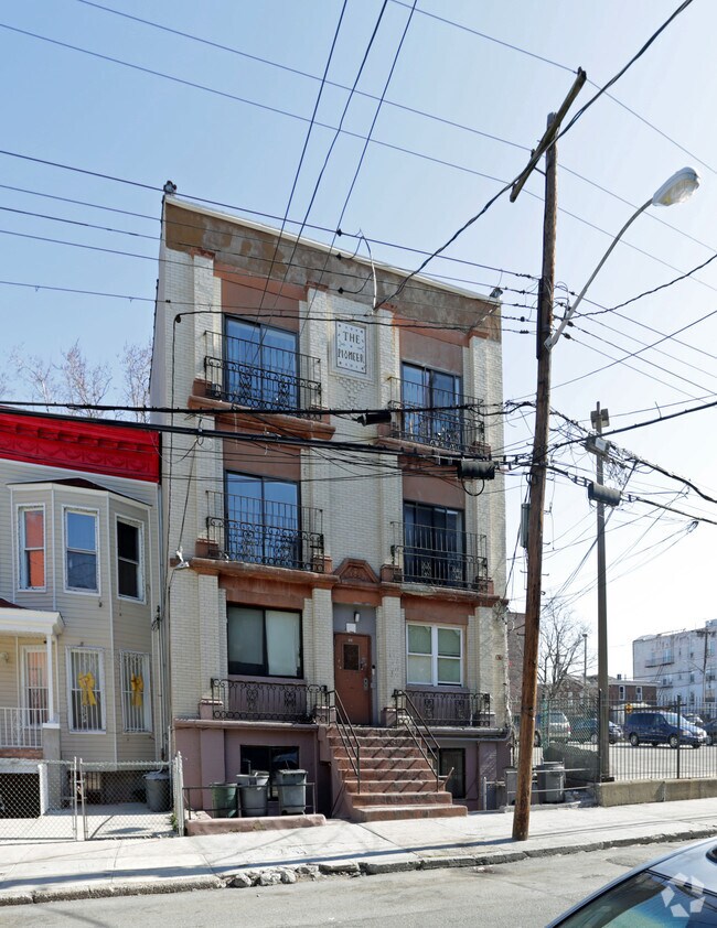 Building Photo - The Pioneer