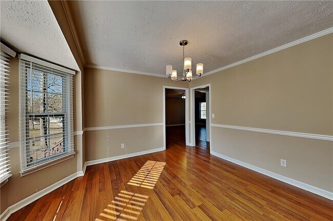 Foto del edificio - 1606 Shadowbrook Dr