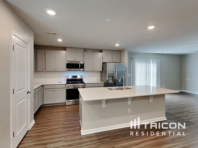Building Photo - 1361 Woodhouse Dr