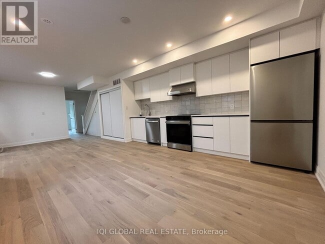 Building Photo - 475 Ossington Ave