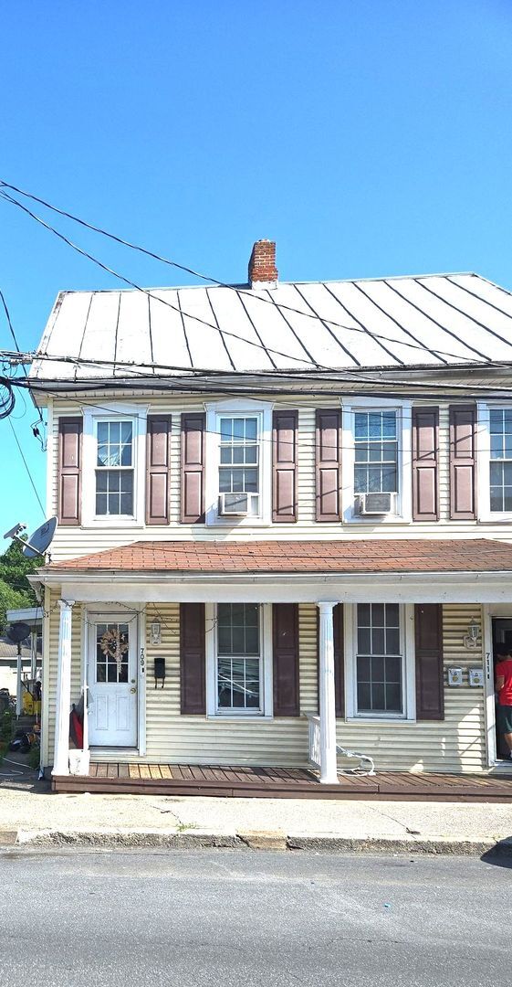 Building Photo - 709 Broad St