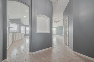 Building Photo - 9631 Highland Pointe Dr