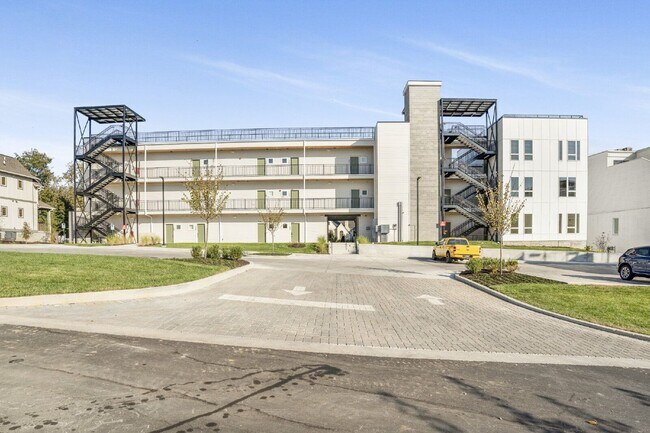Building Photo - 1310 Lischey Ave