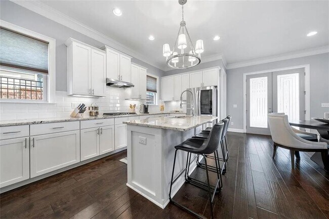 Foto del edificio - 3165 Oakdale Rd