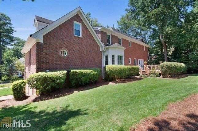 Building Photo - 5 br, 3 bath House - 2585 Churchill Dr