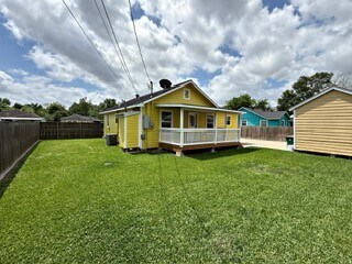 Building Photo - 310 W Houston Ave